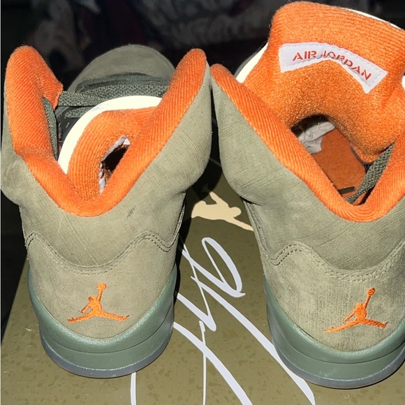 Air Jordan 5 retro in Olive and Orange size 6y 7.5w - Picture 3 of 5
